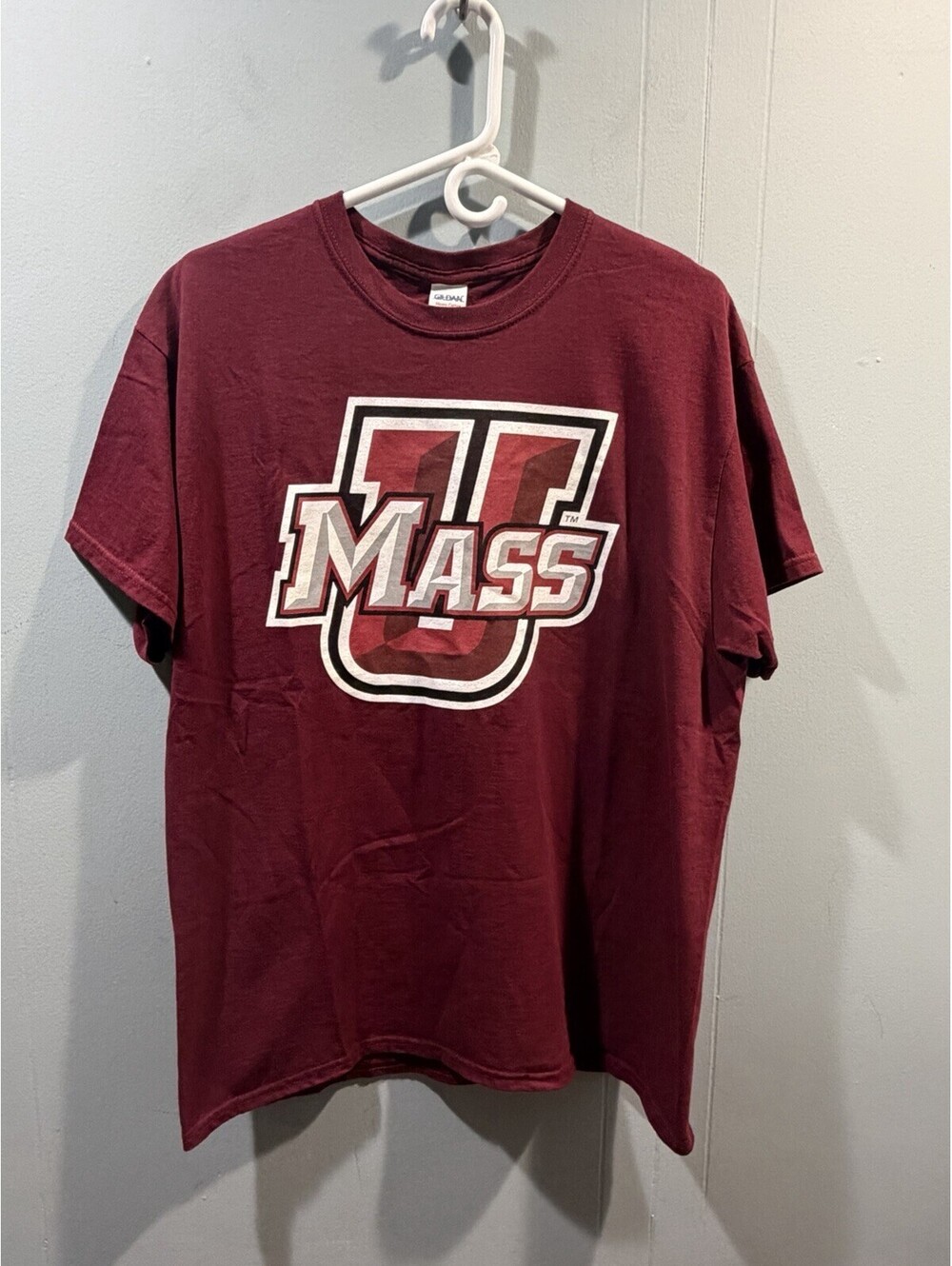 Mens Gildan Heavy Cotton T Shirt Size Large Burgundy UMass Print